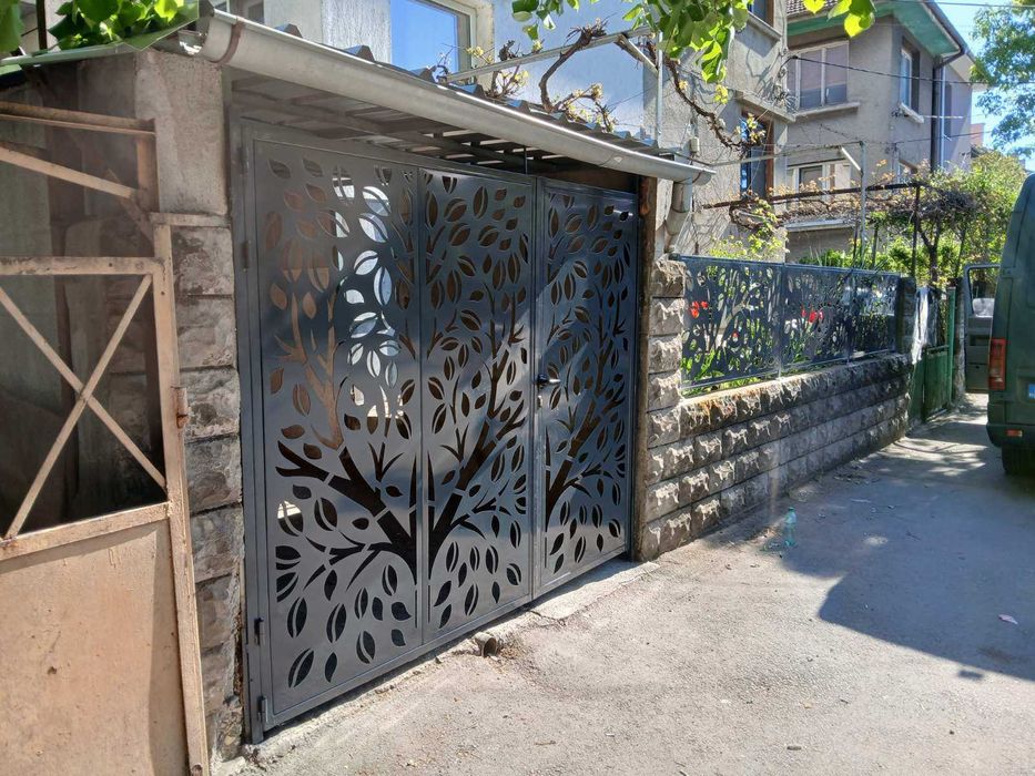 Метални врати и огради