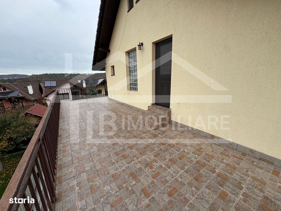 Casa cu 4 camere, 230mp, garaj, Zona Corunca