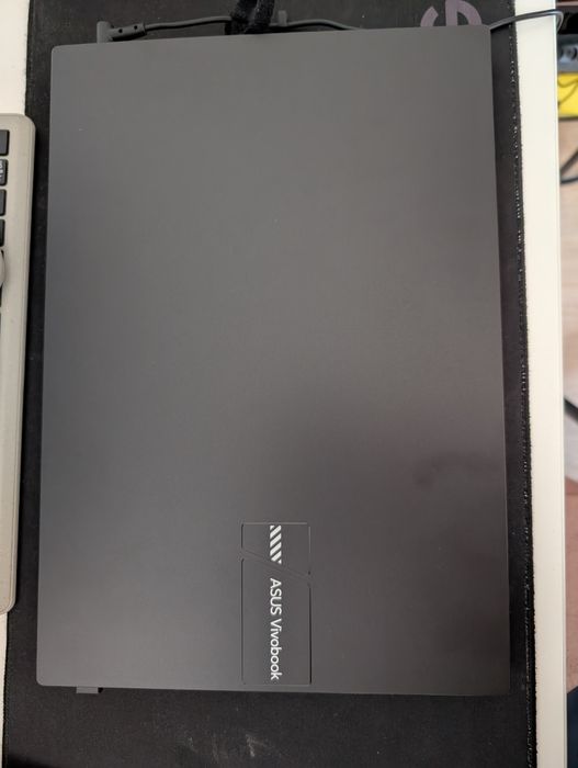 Laptop ASUS Vivobook 16 M1605YA AMD Ryzen™ 5 7430U pana la 4.3GHz