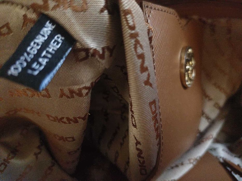 Кожен чанта DKNY