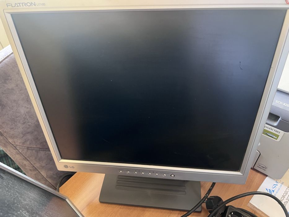 Продам б/у мониторы доя копьютеров