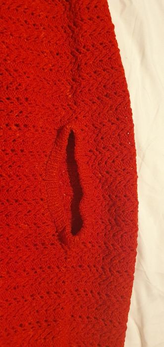 Pulover lana lucrat manual S-M foarte bun rosu