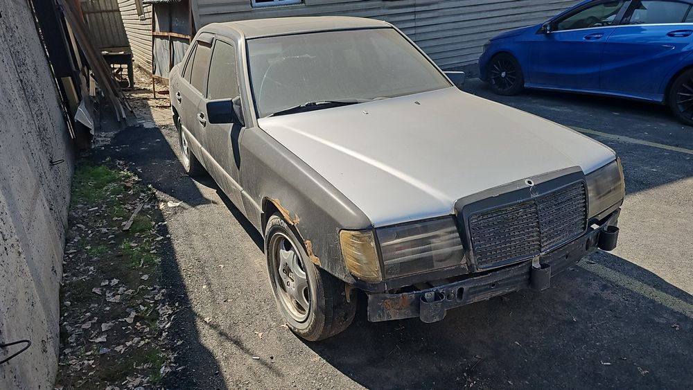 Продам на запчасти мерс