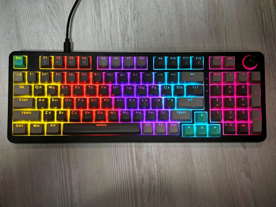Игровая клавиатура

механическая проводная USB MOFii 96 клавиши, перек
