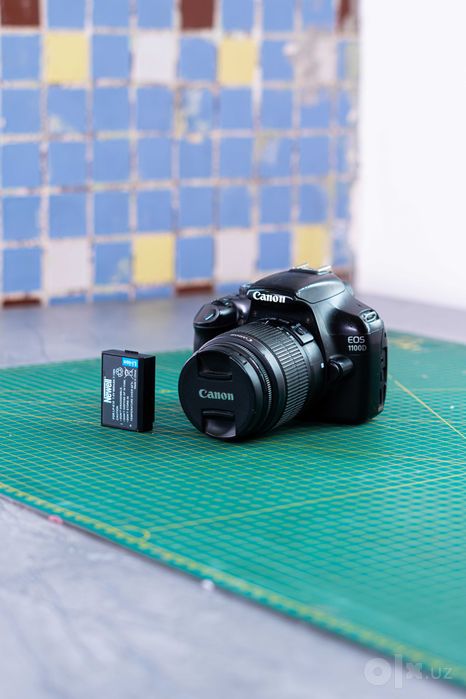 Зеркальная Камера Canon EOS 1100D; б\у