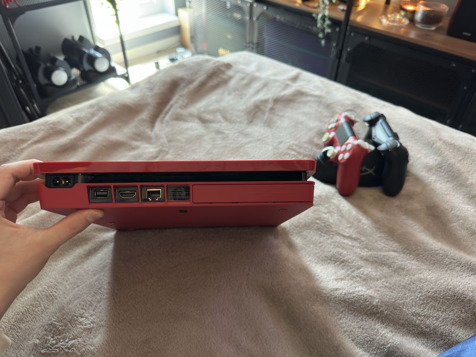 PS4 Slim Spider-Man Limited Edition – 2 controllere + dock HyperX