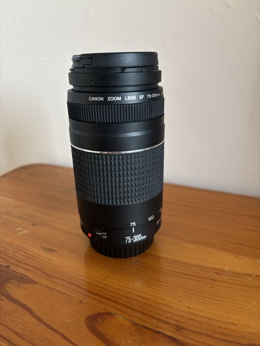 Фотоапарат Canon EOS 1200D и обектив  EFS 18-55mm + 2 обектива