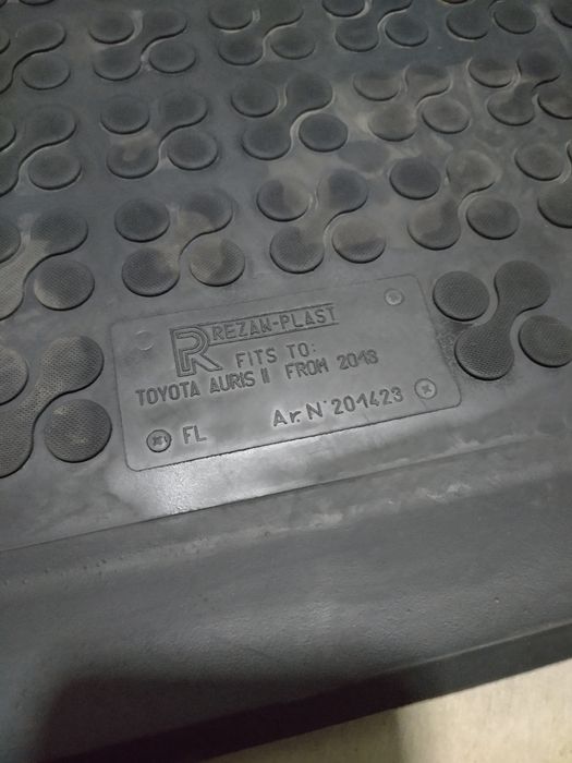 Комплект гумени стелки за Toyota Auris 2 2013+г