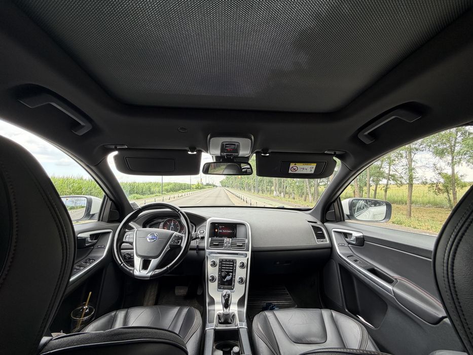 Volvo XC60 D4 AWD Ocean Race – 2.4 Diesel 181 CP – Automat