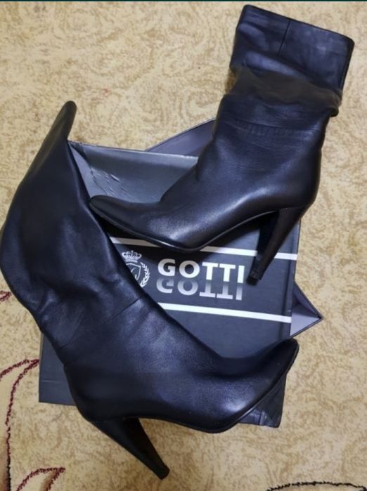 Продам кожаные сапоги