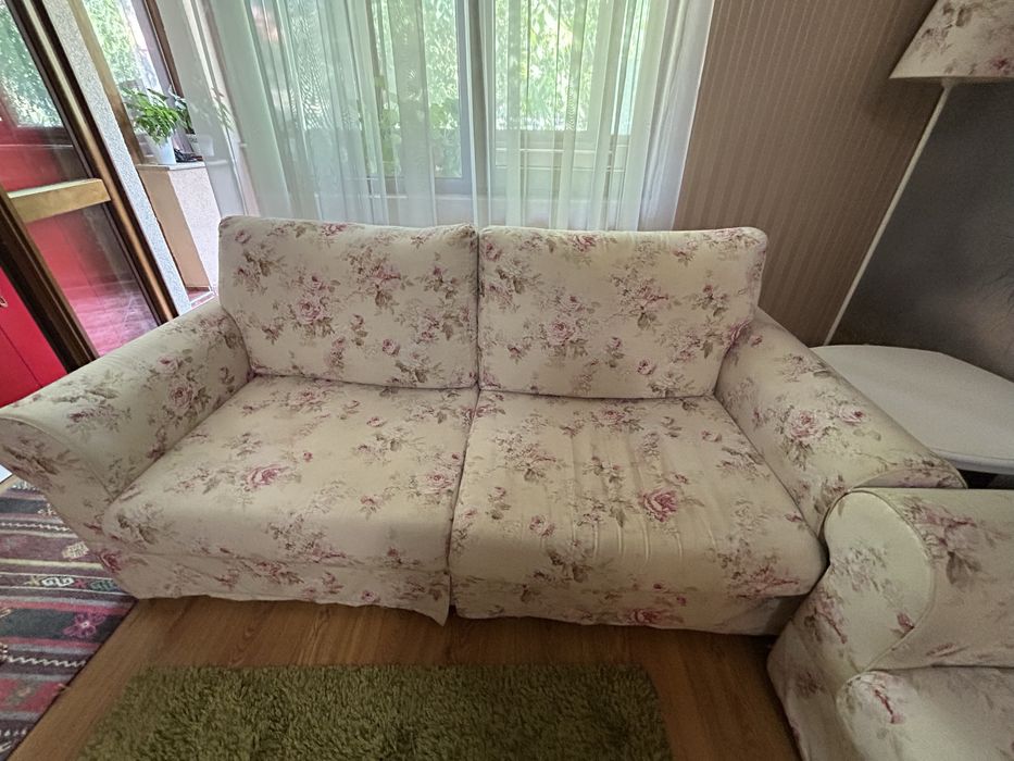 Комплект дивани и лампа