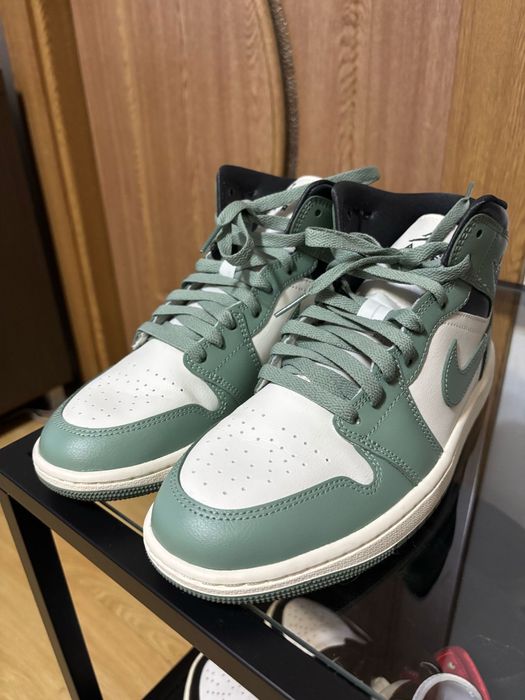 Sneakers Womens Air Jordan 1 Mid