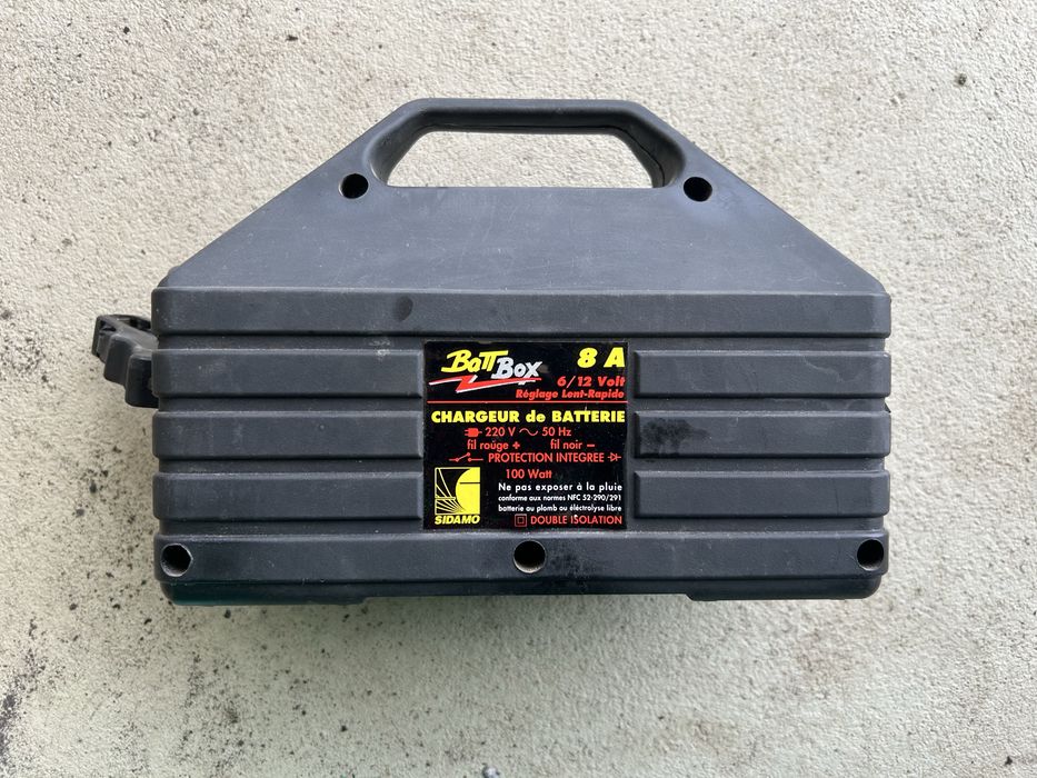 Incarcator baterie auto