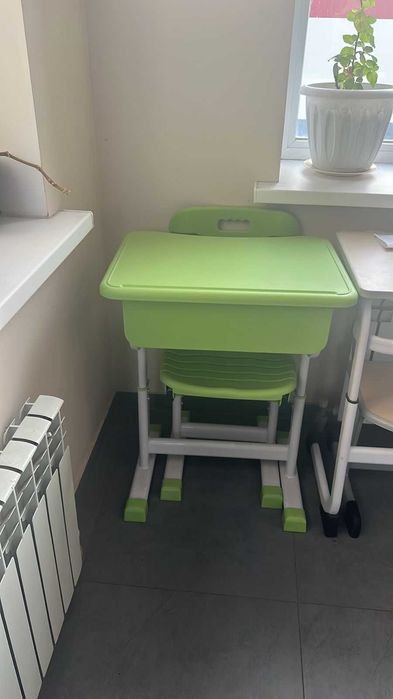 Парты из пластика