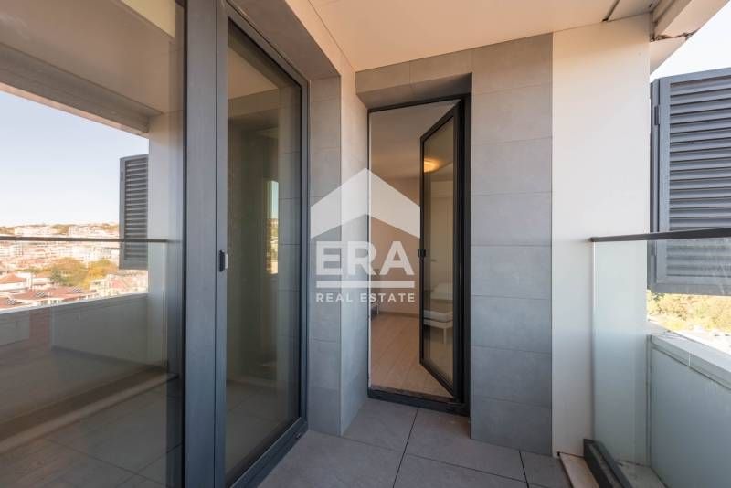 Двустаен, обзаведен, югоизточен апартамент за продажба, с морска панор