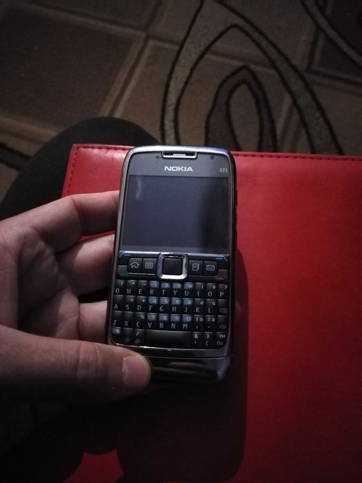 Telefon NOKIA E71 Metalic Business  Colectie Finland