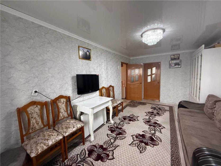 Продам 3-комнатную квартиру в 15 мкр. с мебелью и техникой: