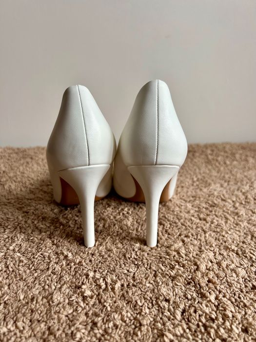 Елегантни бели обувки, 39 размер, като нови