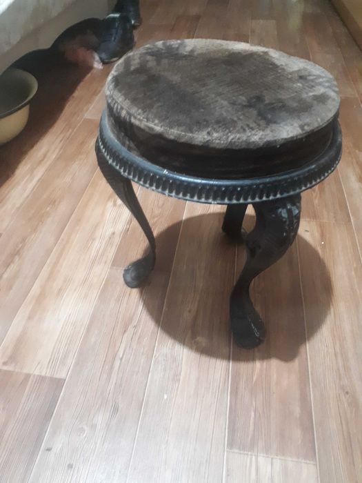 Продам красивую табуретку