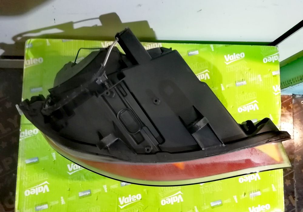 Фар Фарове за BMW Z4 Е85 Е86 / БМВ З4 Е85 Е86.