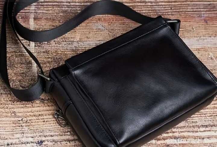 Мъжка чанта. Кросбоди. Естествена кожа. Нов.