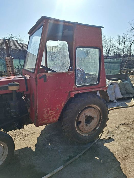 Vand tractoras in stare de funciunare