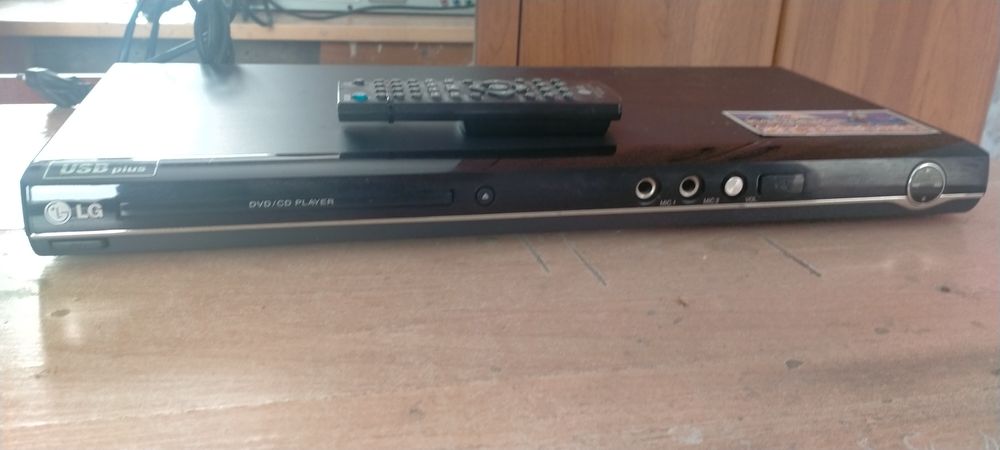 Продаётся видеоплеер и DVD проигрыватель LG.