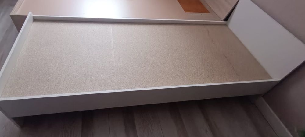 Продам кровать белую