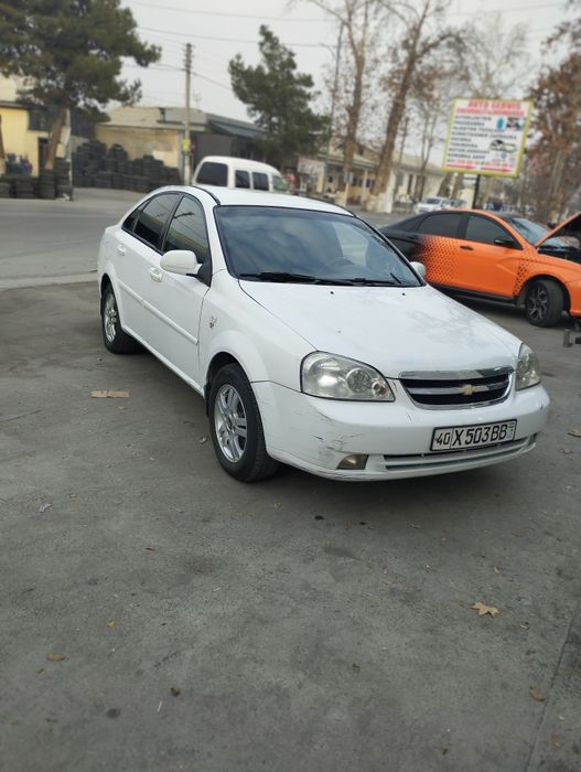 Ласетти сотилади