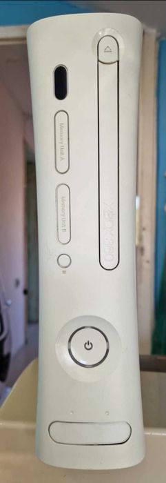 XBOX 360 + 1 Безжичен контролер