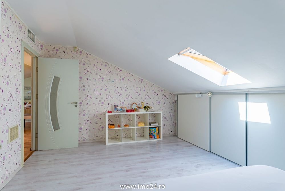 Apartament 4 camere, 204 mp + parcare, negociabil, rog seriozitate