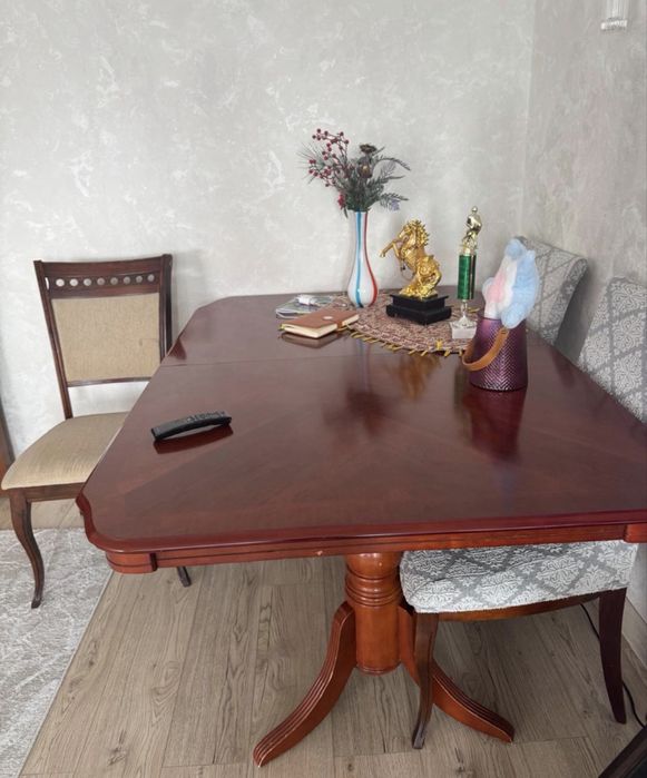 Стол в отличном состоянии