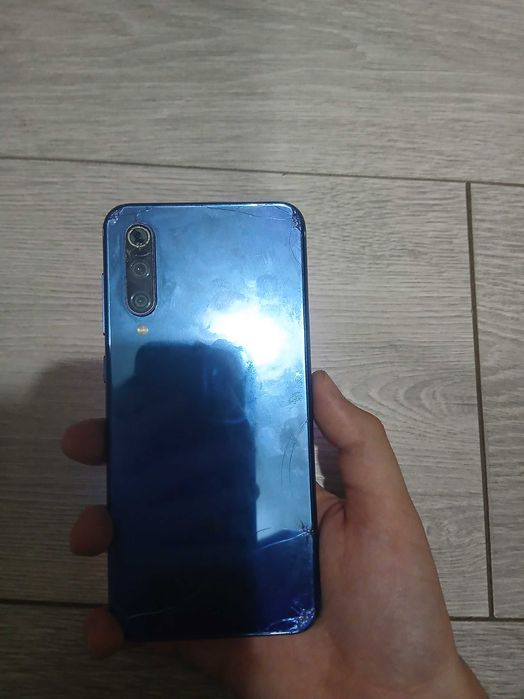 Xiaomi Mi 9 SE ...