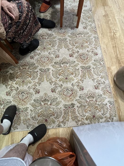 Продам 5 ковров для квартиры