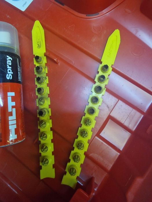 Pistol cuie beton Hilti