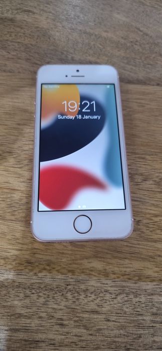 Iphone SE  работят  перфектно