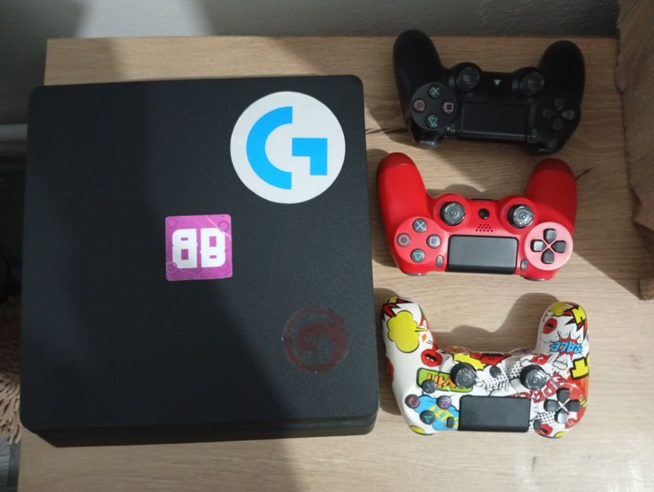 Ps4 slim 1 TB cu 3 manete