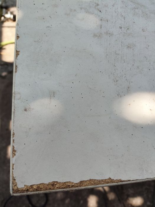 Правоъгълна маса с метални крака