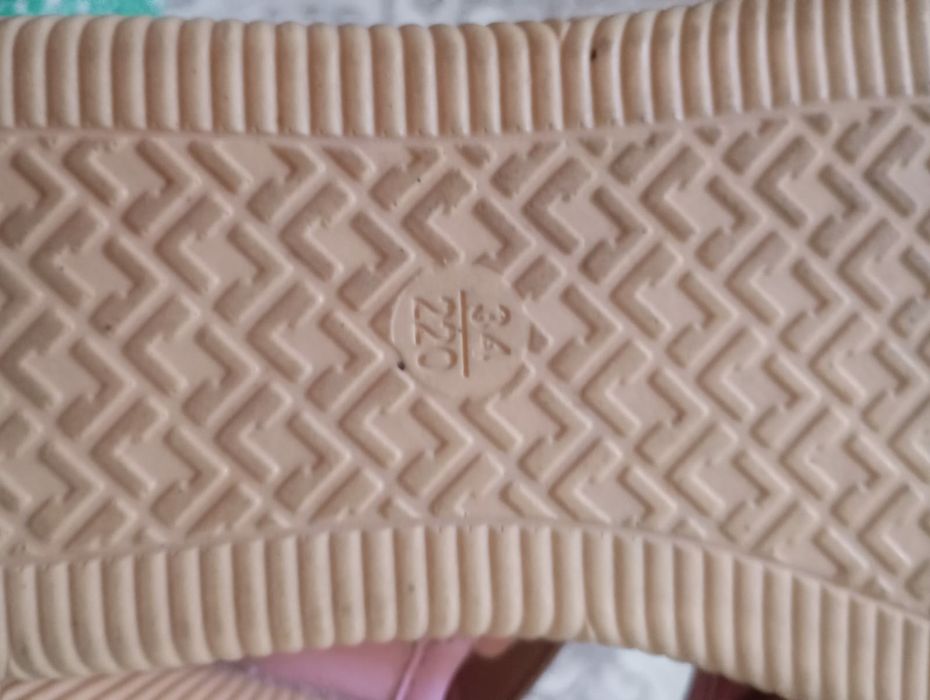 Продам босоножки 34