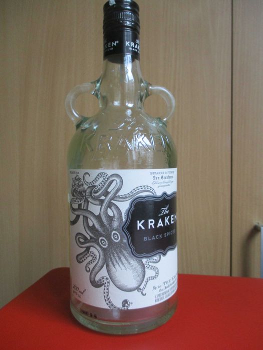 Колекция от стъклени бутилки (уиски и др.)