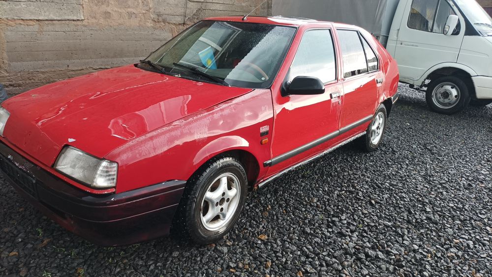 Reno 19 1990 красный
