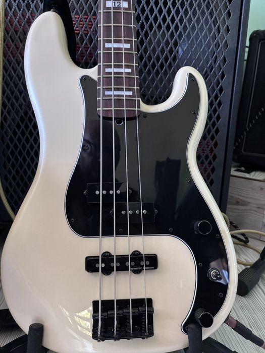 Fender Duff McKagan Bass + Trace Eliot AH350SM + 1228 300W CAB