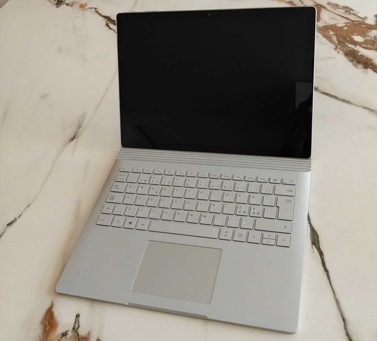Microsoft Surface Book 2