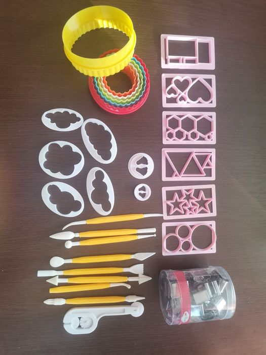 Сет сладкарски принадлежности, резци и молдове