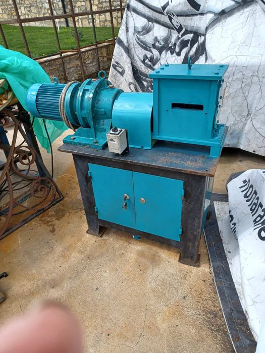 Машина за изковка на краища