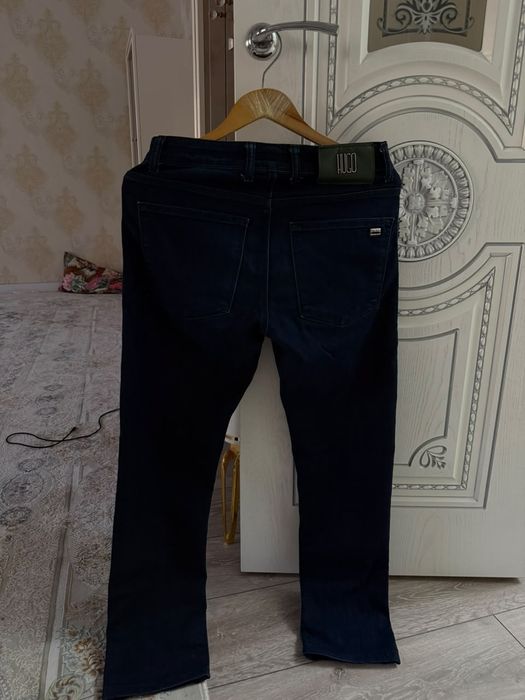 Джинсы от бренда BOSS