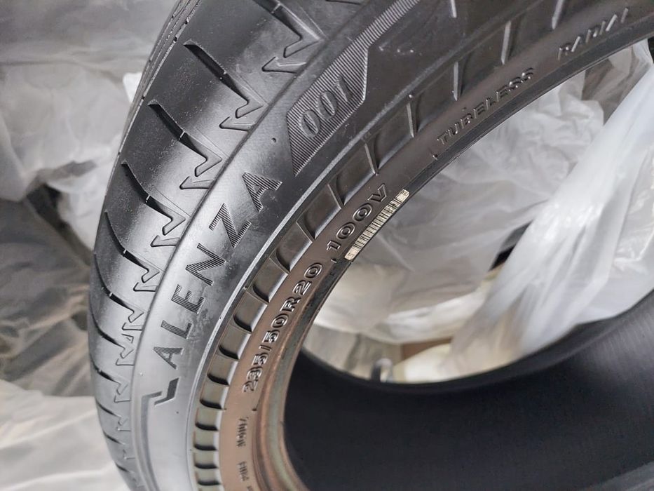 Шина Bridgestone 235/50/20