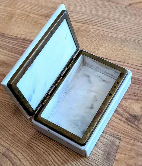 Старинна мраморна кутийка за бижута или декорация