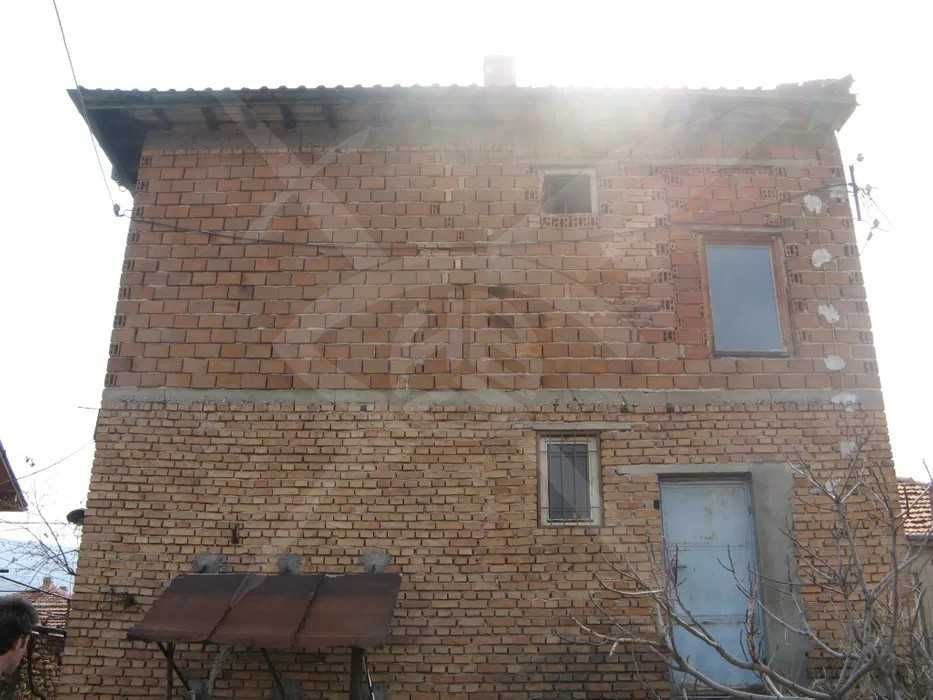 Продава се Къща в Перущица - 240 кв.м за 834 €/кв.м - Снимка #2