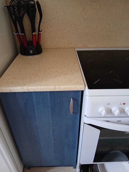 Готварска печка Indesit саспиратор и две шкафчета
